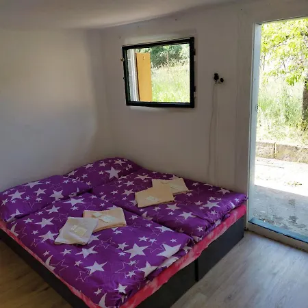 Retro Challenge And Garden Guest house Prague