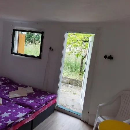 Retro Challenge And Garden Guest house