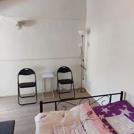 Retro Challenge And Garden Guest house *
