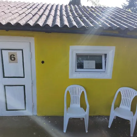 Retro Challenge And Garden Guest house Prague