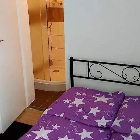 Retro Challenge And Garden Guest house Prague