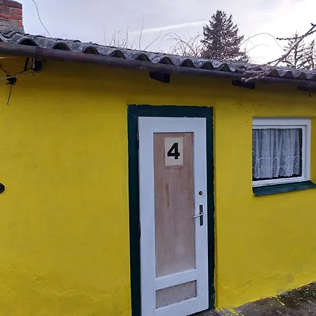 Retro Challenge And Garden Guest house