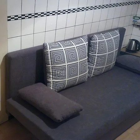 Retro Challenge And Garden Guest house